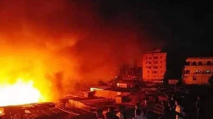 ফ্যান তৈরির কারখানায় ভয়াবহ অগ্নিকাণ্ডের ঘটনা ঘটেছে। কেশরিতা, গাজীপুর, ১৫ ডিসেম্বর। ছবি: মাসুদ রানা