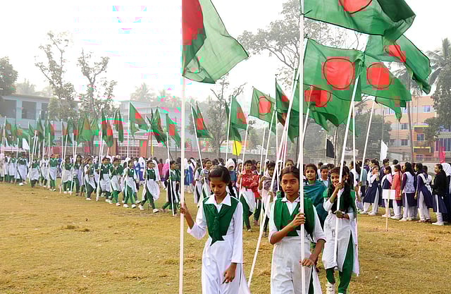 অনুষ্ঠানে শুধু জাতীয় সংগীতই নয়। ছিল দেশাত্মবোধক গানও।