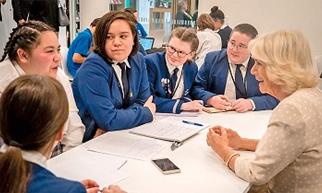 শুধু সনদ নয়, মেলে যুক্তরাজ্যে বিভিন্ন শিক্ষামূলক কার্যক্রমে অংশ নেওয়ার সুযোগ