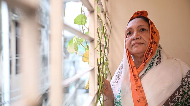 স্বামী আলমগীর বেঁচে আছেন, নাকি মারা গেছেন, মারা গেলে লাশটি কোথায় আছে, তাও অজানা নাদিরার কাছে। ছবি: প্রথম আলো