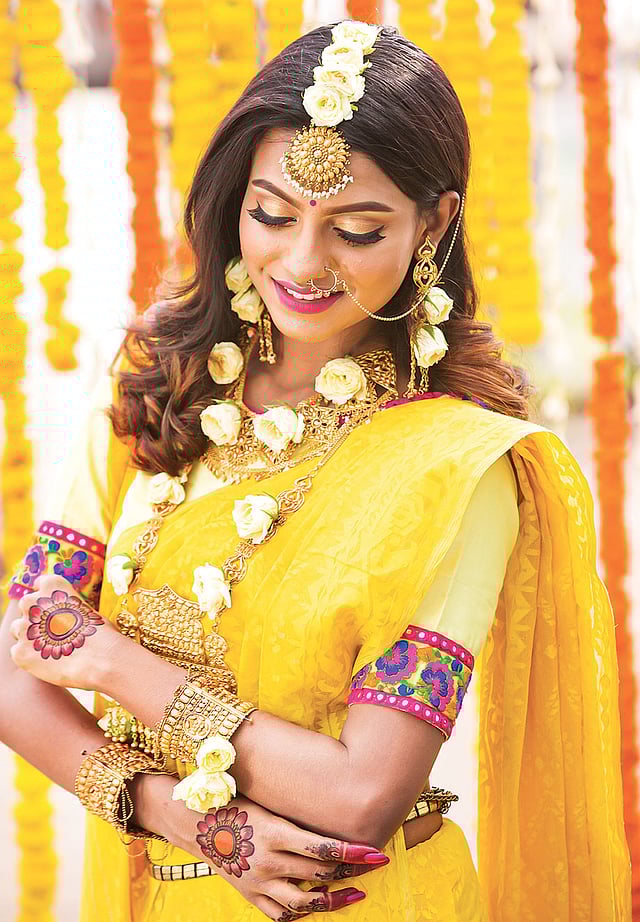 মডেল: সিম্মি, গয়না: গ্ল্যুড টুগেদার শাড়ি: টাঙ্গাইল শাড়ি কুটির