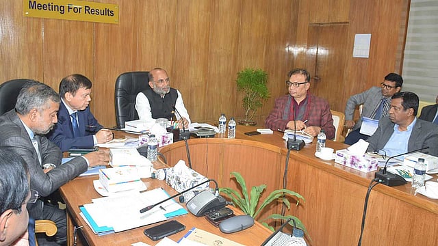 গণপূর্ত মন্ত্রণালয়ের ২০১৯-২০ অর্থবছরের বার্ষিক উন্নয়ন কর্মসূচিতে অন্তর্ভুক্ত প্রকল্পসমূহের ২০১৯ সালের নভেম্বর পর্যন্ত বাস্তবায়ন অগ্রগতি নিয়ে আলোচনা হয়। ছবি: বিজ্ঞপ্তি