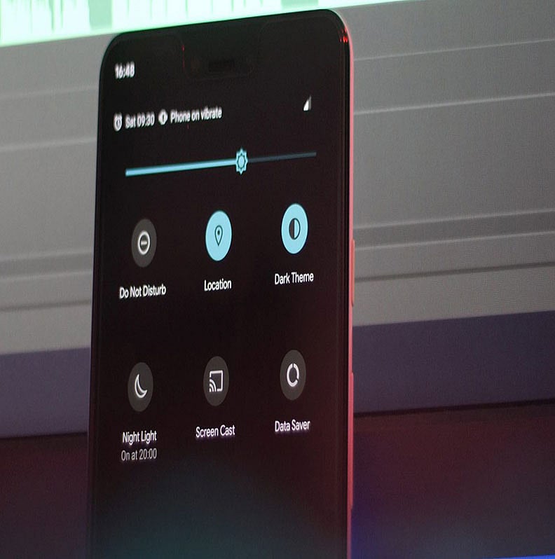 স্মার্টফোনের নাইট মোড। ছবি: রয়টার্স