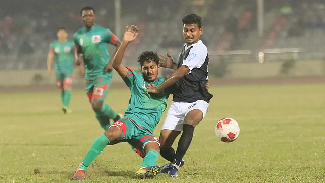 মোহামেডান–মুক্তিযোদ্ধার বল দখলের লড়াই