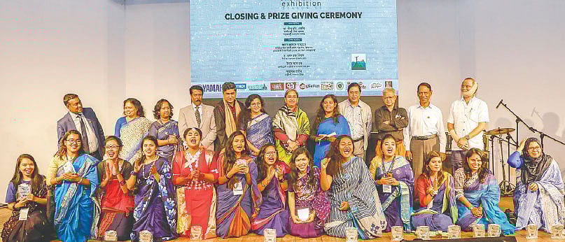 অতিথিদের সঙ্গে ট্রাভেলেটস অব বাংলাদেশের নতুন কমিটির কয়েকজন সদস্য। ছবি: সংগৃহীত