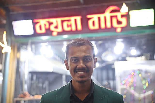কয়লা বাড়ির স্বত্বাধিকারী আদদীন সজীব। কালশী, ঢাকা, ২০ ডিসেম্বর। ছবি: আবদুস সালাম