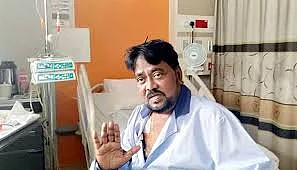 সিঙ্গাপুর জেনারেল হাসপাতালে এন্ড্রু কিশোর। ছবি: ফেসবুক থেকে নেওয়া