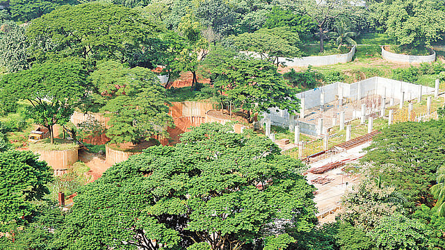 ওসমানী উদ্যানে অসমাপ্ত স্থাপনা। সাম্প্রতিক ছবি।  প্রথম আলো