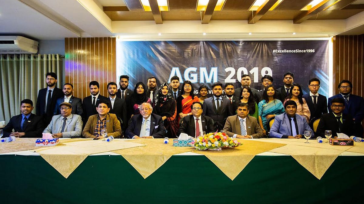 সিইউডিএসের বার্ষিক সাধারণ সভায় নতুন সভাপতি ও সাধারণ সম্পাদক নির্বাচিত হয়েছেন। সভায় ২০তম কমিটি ২১তম কমিটির কাছে দায়িত্ব হস্তান্তর করে। দ্যা কপার চিমনি রেস্তোরাঁ, আগ্রাবাদ, চট্টগ্রাম, ২১ ডিসেম্বর। ছবি: লেখক