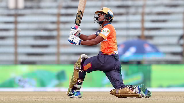 আজ দুর্দান্ত খেলেছেন মেহেদী হাসান। ছবি: প্রথম আলো