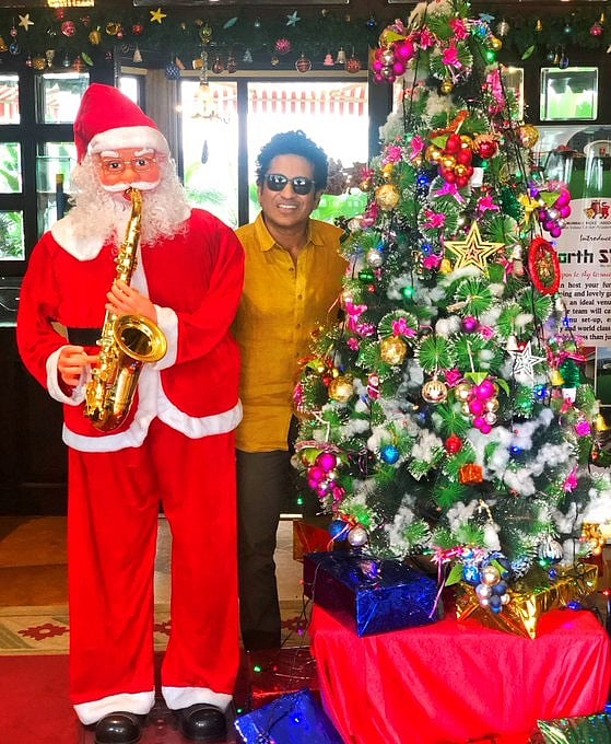 বড়দিনে এ ছবিটা পোস্ট করে সবাইকে শুভেচ্ছা জানিয়েছেন ভারতের কিংবদন্তি ক্রিকেটার শচীন টেন্ডুলকার। ছবি: টেন্ডুলকারে টুইটার অ্যাকাউন্ট