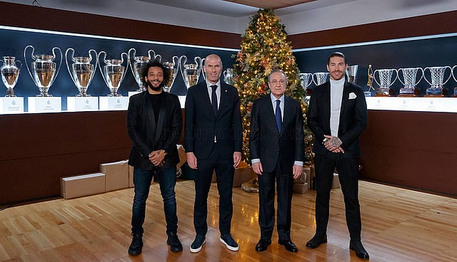 রিয়াল মাদ্রিদ কোচ জিনেদিন জিদান, মার্সেলো ও সার্জিও রামোসের সঙ্গে ক্লাবটির সভাপতি ফ্লোরেন্তিনো পেরেজ। ছবি: রিয়াল মাদ্রিদ ডট কম