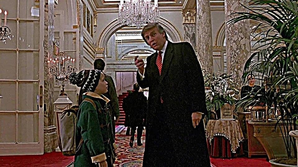 ‘হোম অ্যালোন টু’ ছবিতে ম্যাকলি কালকিন ও ডোনাল্ড ট্রাম্প। ছবি: ইউটিউব থেকে নেওয়া