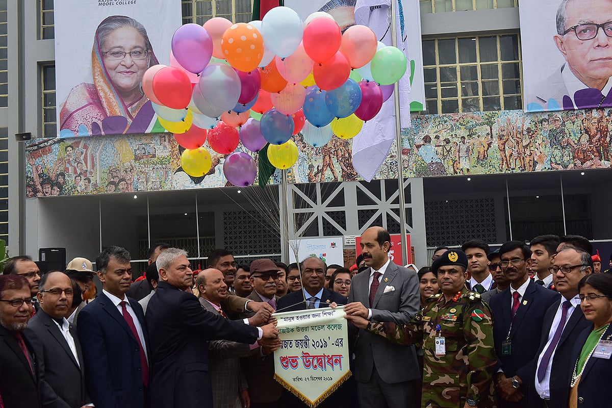 রাজউক উত্তরা মডেল কলেজের রজতজয়ন্তী অনুষ্ঠানের উদ্বোধন করছেন ঢাকা উত্তর সিটি করপোরেশনের মেয়র মো. আতিকুল ইসলাম।