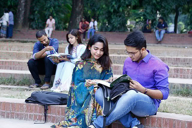 দেশের যেকোনো প্রান্ত থেকে শিক্ষার্থীরা ঘরে বসেই অনলাইনে প্রতিযোগিতায় অংশ নিয়ে জিতে নিতে পারেন এ বৃত্তি। ছবি: লেখক