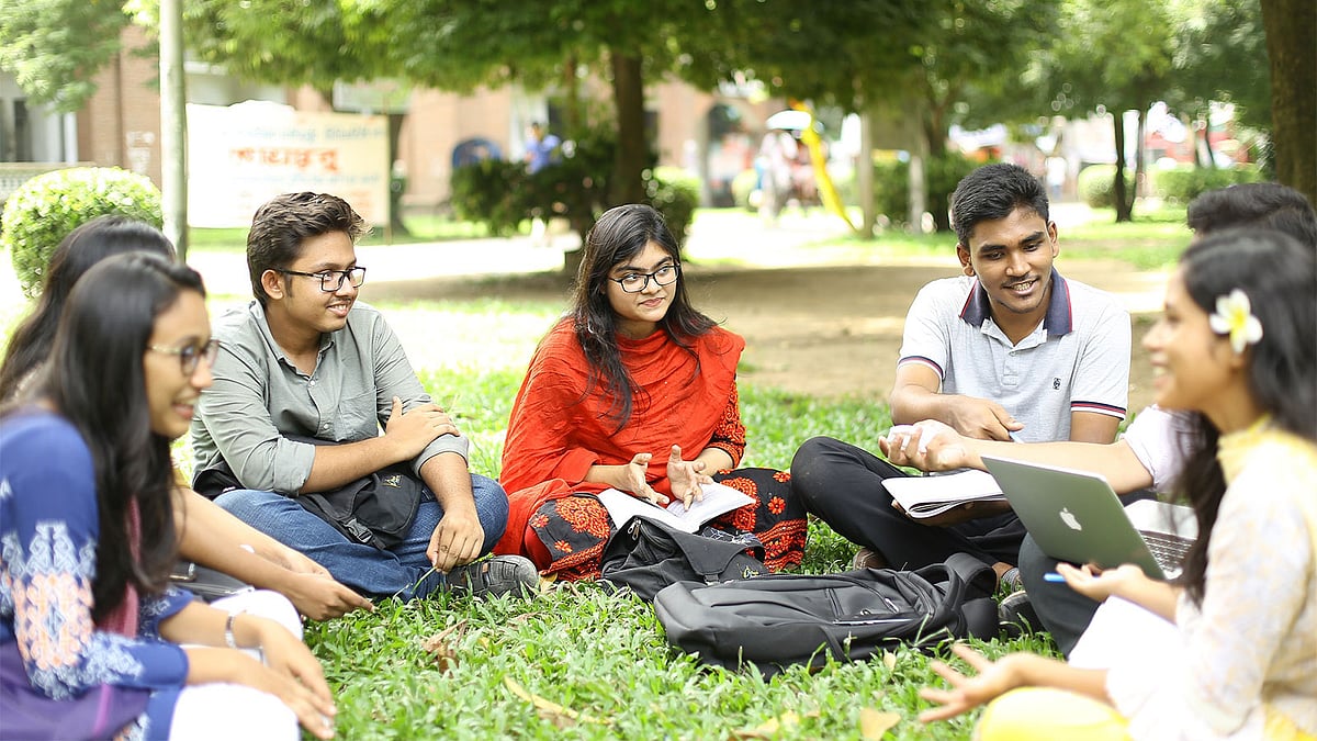 ২০২০ সালের এইচএসসি পরীক্ষার্থীদের জন্য শিক্ষাবিষয়ক অনলাইন প্ল্যাটফর্ম ‘এডুহাইভ’ নিয়ে এসেছে ১৫ লাখ টাকা সমমূল্যের শিক্ষাবৃত্তির সুযোগ। ছবি: লেখক