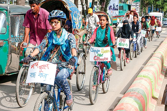 নভেরার সদস্যদের সাইকেল শোভাযাত্রায় থাকে সচেতনতার বার্তা।