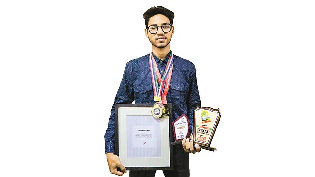 শাহারিয়ার ইমন, চিটাগং ইনডিপেনডেন্ট ইউনিভার্সিটি