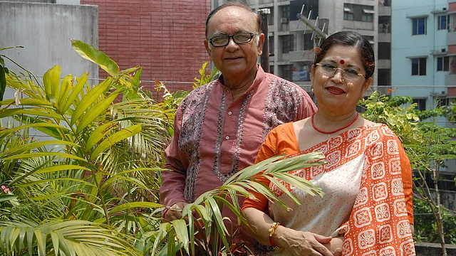 স্ত্রীর সঙ্গে সৈয়দ হাসান ইমাম। ছবি: প্রথম আলো