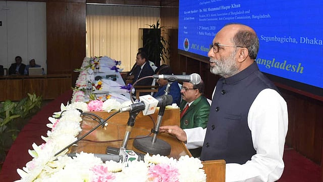 জাইকা অ্যালামনাই অ্যাসোসিয়েশন অব বাংলাদেশ আয়োজিত সেমিনারে বক্তব্য দিচ্ছেন গৃহায়ণ ও গণপূর্তমন্ত্রী শ ম রেজাউল করিম। গণপূর্ত অধিদপ্তর অডিটোরিয়াম, সেগুনবাগিচা, ঢাকা, ২ জানুয়ারি। ছবি: বিজ্ঞপ্তি