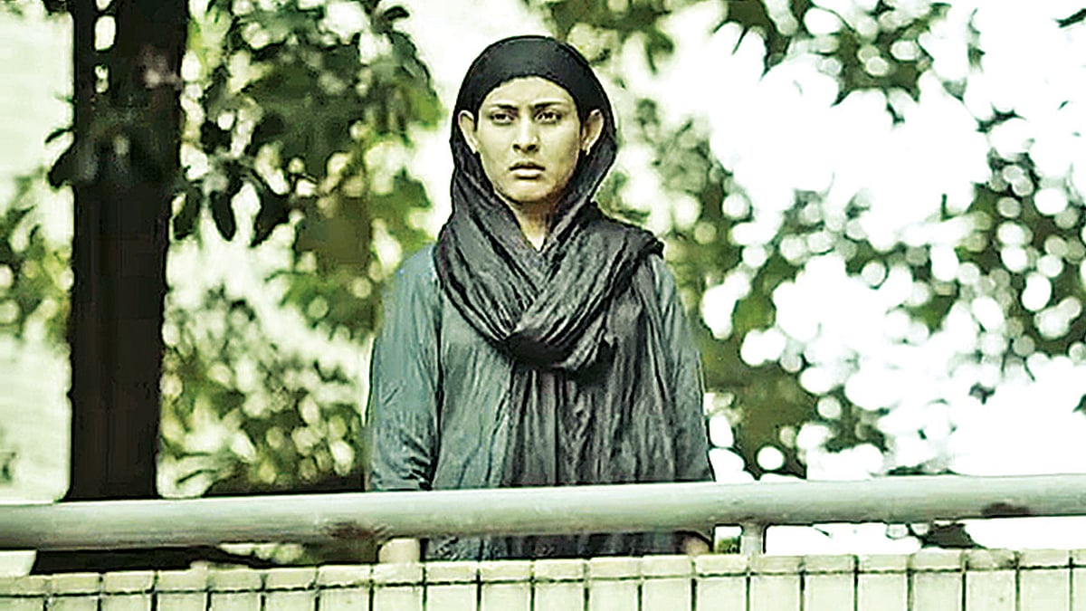 নির্মাতা আশফাক নিপুণের পরিচালনায় বঙ্গ অরিজিনাল এই শহরে টেলিছবিতে মেহ্‌জাবীন চৌধুরী। এটি বেশ আলোচিত হয়।