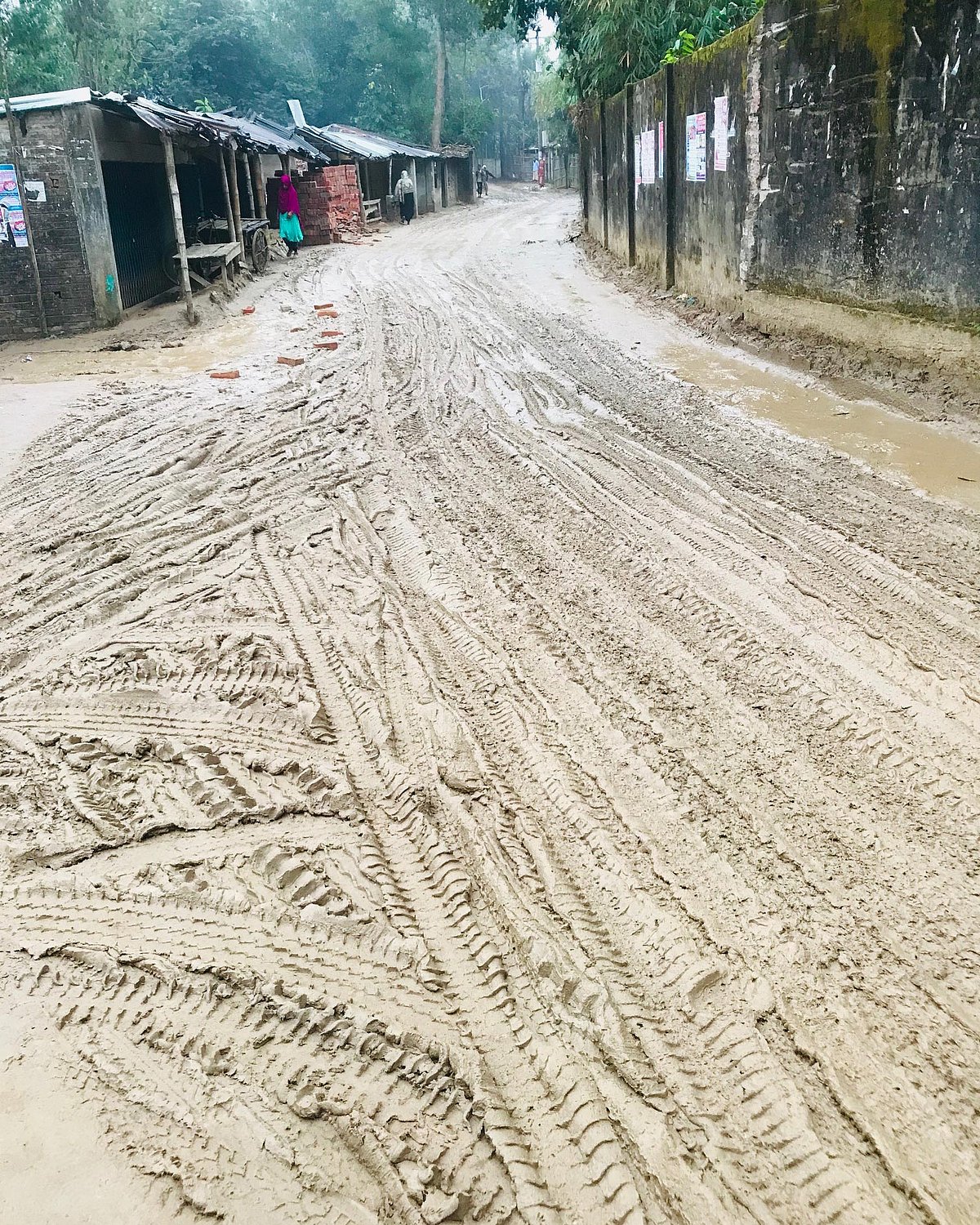 এটি কক্সবাজারের চকরিয়ার ডুলাহাজারা মার্কাজ রোডের ছবি। ছবি: লেখক