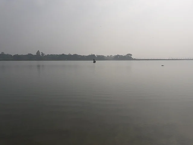 কুমিল্লার মেঘনা উপজেলার গোবিন্দপুর ইউনিয়নের চারদিকে নদীঘেরা চরনোয়াগাঁও গ্রাম। সাম্প্রতিক ছবি।  প্রথম আলো