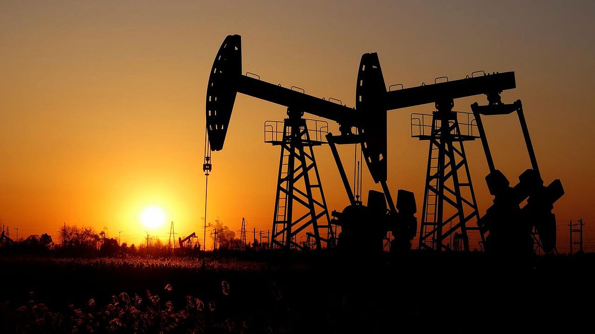 গতকাল আন্তর্জাতিক বাজারে ব্রেন্ট ক্রুড তেলের দাম ছিল প্রতি ব্যারেল ৬৮ ডলারের ওপরে। সোলাইমানিকে হত্যার পর দাম ৩ শতাংশ বেড়েছে। ছবি: রয়টার্স