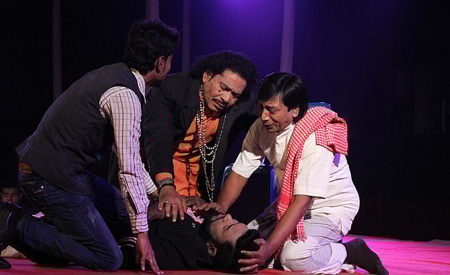 মঙ্গলবার শিল্পকলা একাডেমিতে পরিবেশিত ‘গুনাইবিবির পালা’র একটি দৃশ্য। ছবি: শিল্পকলা একাডেমির সৌজন্যে।