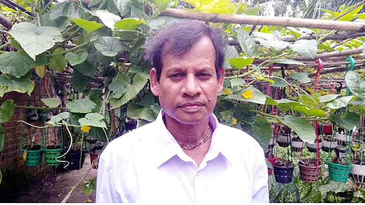 নিজের নার্সারিতে নিমাই চন্দ্র মহন্ত