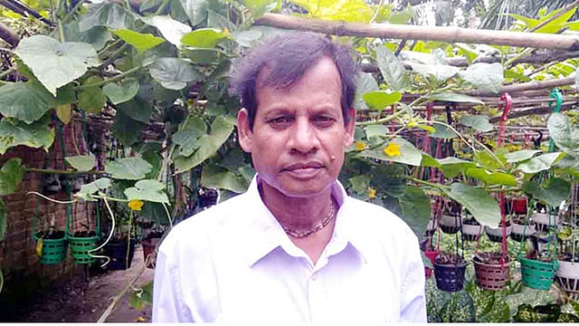 নিজের নার্সারিতে নিমাই চন্দ্র মহন্ত