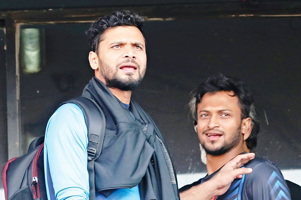 দেশের দুই বড় ক্রিকেট তারকা মাশরাফি-সাকিব অনেক দিন নেই আন্তর্জাতিক ক্রিকেটে। ছবি: প্রথম আলো