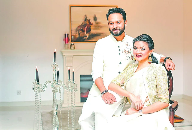 ঈদের যুগল পোশাকে অভিনেত্রী নাবিলা ও তাঁর স্বামী রীম