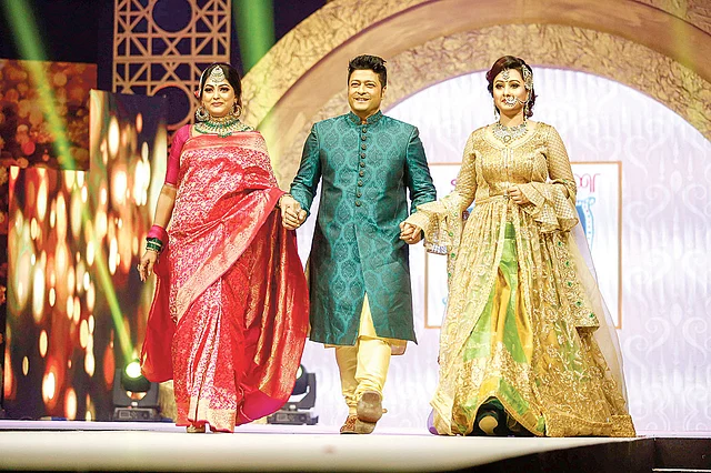 বিয়ে উৎসবের ফ্যাশন শোতে নিপুণ, ফেরদৌস ও পূর্ণিমা