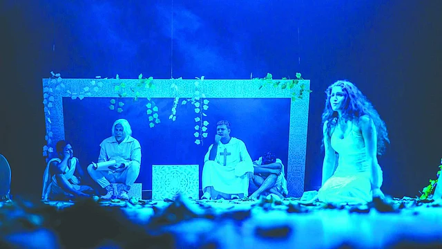 ২০১৯ সালের ২৯ সেপ্টেম্বর সন্ধ্যায় নাটকটি উদ্বোধন করা হয়। ছবি: প্রথম আলো