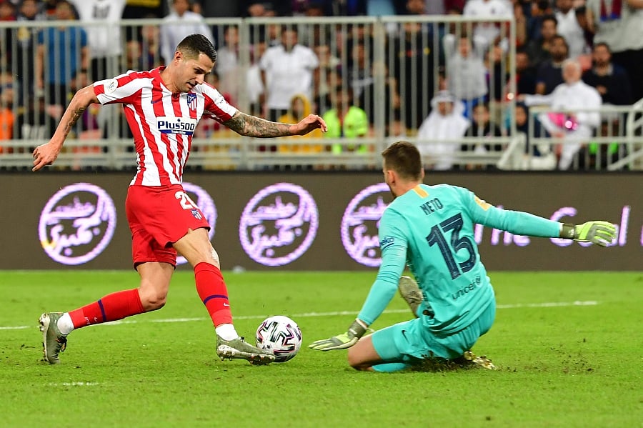 স্প্যানিশ সুপার কাপের সেমি ফাইনালে বার্সেলোনাকে হারিয়ে ফাইনালে উঠেছে অ্যাটলেটিকো মাদ্রিদ। ছবি: এএফপি