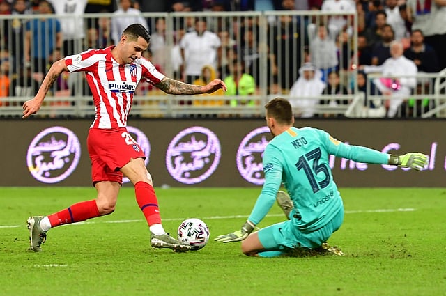 স্প্যানিশ সুপার কাপের সেমি ফাইনালে বার্সেলোনাকে হারিয়ে ফাইনালে উঠেছে অ্যাটলেটিকো মাদ্রিদ। ছবি: এএফপি