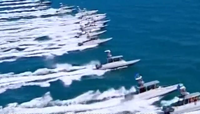 ইরান বানিয়েছে ছোট আকারের এমন হাজার হাজার সশস্ত্র নৌকা। এসব নৌযান থেকে ছোট ছোট ক্ষেপণাস্ত্র ছোড়া যায়। ছবি: সংগৃহীত