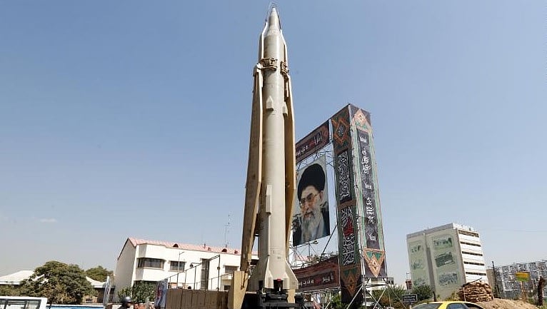 বিশ্বে সামরিক অস্ত্রের সক্ষমতার দিক থেকে ইরান আছে ১৪ নম্বরে। দেশটির পেছনে আছে আঞ্চলিক প্রতিদ্বন্দ্বী ইসরায়েল (১৮) ও সৌদি আরব (২৫)। সূচকের শীর্ষে আছে যুক্তরাষ্ট্র। ছবি: এএফপি