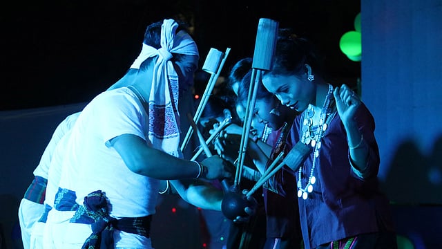 মাল্টি মিডিয়া প্রজেক্টরের ব্যবহার অনুষ্ঠানে বৈচিত্র্য আনে