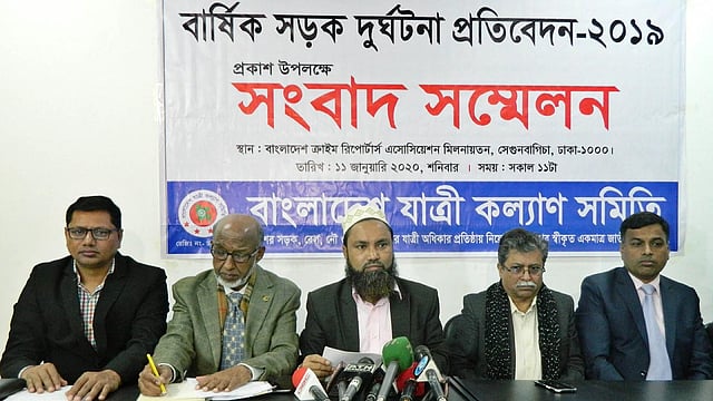 বাংলাদেশ ক্রাইম রিপোর্টার্স ইউনিটিতে বাংলাদেশ যাত্রী কল্যাণ সমিতির সংবাদ সম্মেলন। ঢাকা, ১১ জানুয়ারি। ছবি: ফোকাস বাংলা