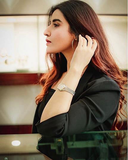 মঞ্চ দিয়ে প্রথম যাত্রা শুরু হারিমের। এরপরই টেলিভিশন। তারপর বড় পর্দায়।