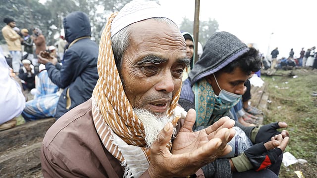 বিশ্ব ইজতেমার প্রথম পর্বের আখেরি মোনাজাত অনুষ্ঠিত হয়েছে আজ রোববার। মোনাজাতে অংশ নিতে দেশের বিভিন্ন স্থান থেকে মুসল্লিরা আসেন। টঙ্গী, ১২ জানুয়ারি। ছবি: দীপু মালাকার
