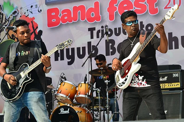 ব্যান্ড ফেষ্টে বাজাচ্ছেন ক্রিস্টোফার গোমেজ প্রিন্স। ছবি: সংগৃহীত