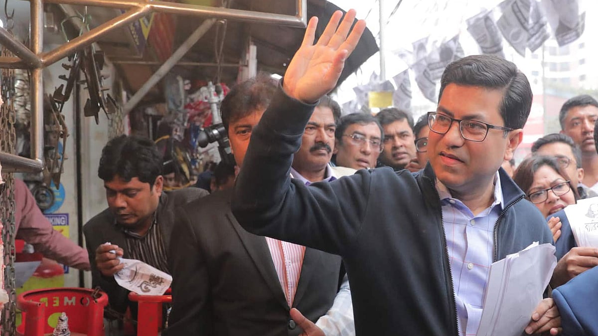 নির্বাচনী প্রচার শুরু করেছেন ঢাকা দক্ষিণ সিটি করপোরেশনে আওয়ামী লীগের প্রার্থী শেখ ফজলে নূর তাপস। শান্তিনগর বাজার, ঢাকা, ১২ জানুয়ারি।  ছবি: সাইফুল ইসলাম