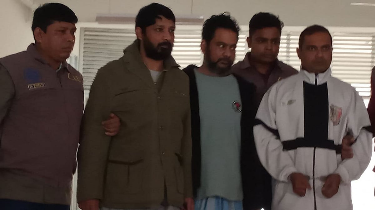 ক্যাসিনো কারবারি দুই ভাই এনামুল হক ও রূপন ভূঁইয়াকে গ্রেপ্তার করেছে সিআইডি। ছবি: প্রথম আলো