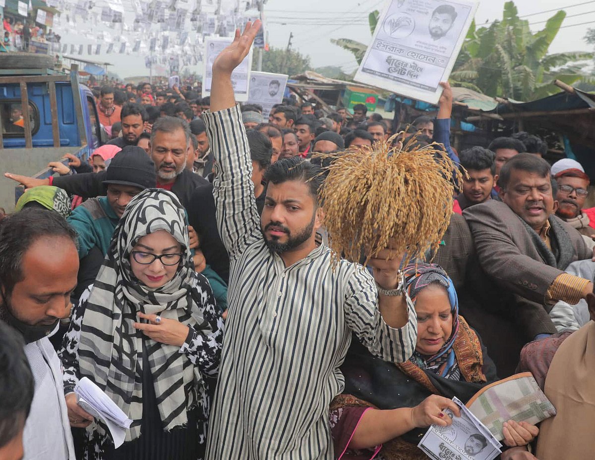 আজ মঙ্গলবার নির্বাচনী প্রচারে ঢাকা দক্ষিণ সিটি করপোরেশন নির্বাচনে মেয়র পদে বিএনপি প্রার্থী ইশরাক হোসেন। ছবি: প্রথম আলো
