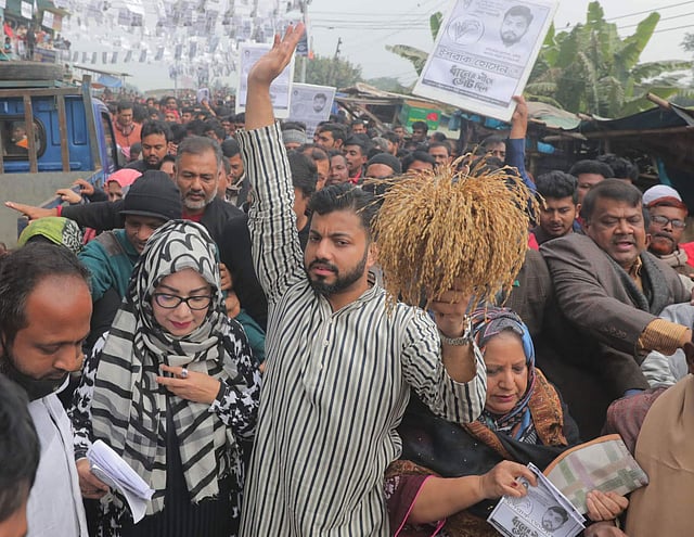আজ মঙ্গলবার নির্বাচনী প্রচারে ঢাকা দক্ষিণ সিটি করপোরেশন নির্বাচনে মেয়র পদে বিএনপি প্রার্থী ইশরাক হোসেন। ছবি: প্রথম আলো