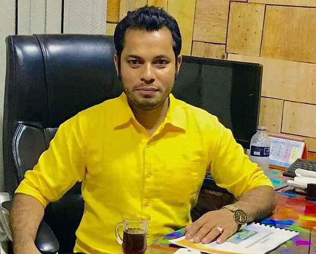 পরিচালক রফিক শিকদারের বিরুদ্ধে অভিযোগ করেন সুচরিতা।