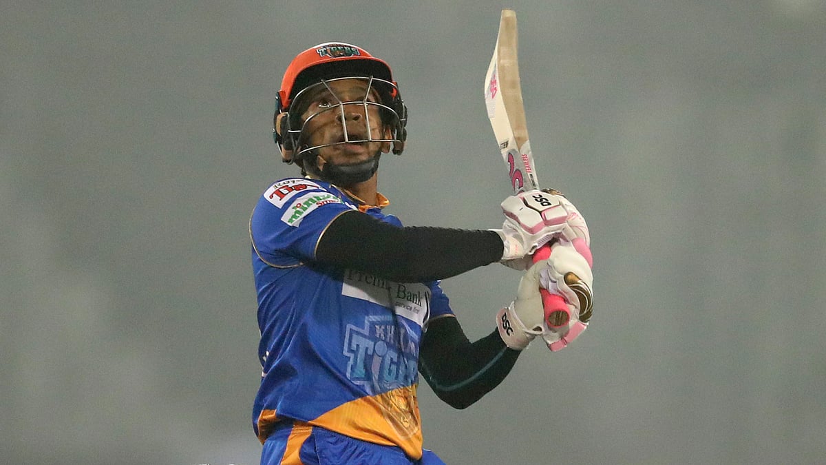 এবার রানে এগিয়ে আছেন মুশফিকুর রহিম । প্রথম আলো ফাইল ছবি